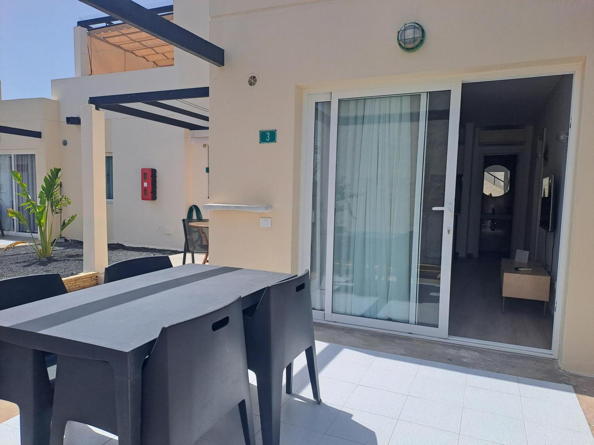 Homeforguest Apartamento 15 Con Terraza Y Piscina En คอร์ราเลโฮ ภายนอก รูปภาพ