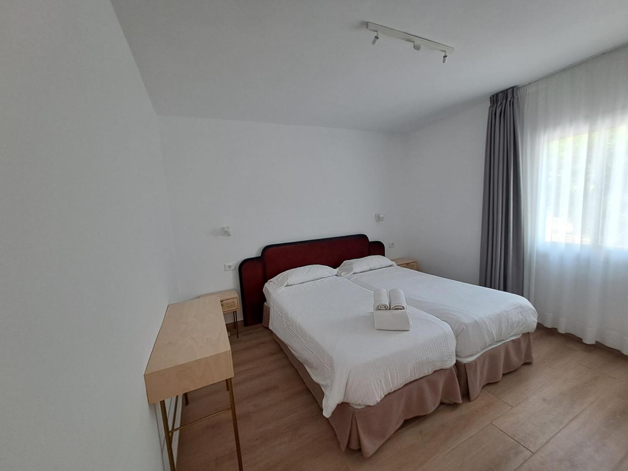 Homeforguest Apartamento 15 Con Terraza Y Piscina En คอร์ราเลโฮ ภายนอก รูปภาพ